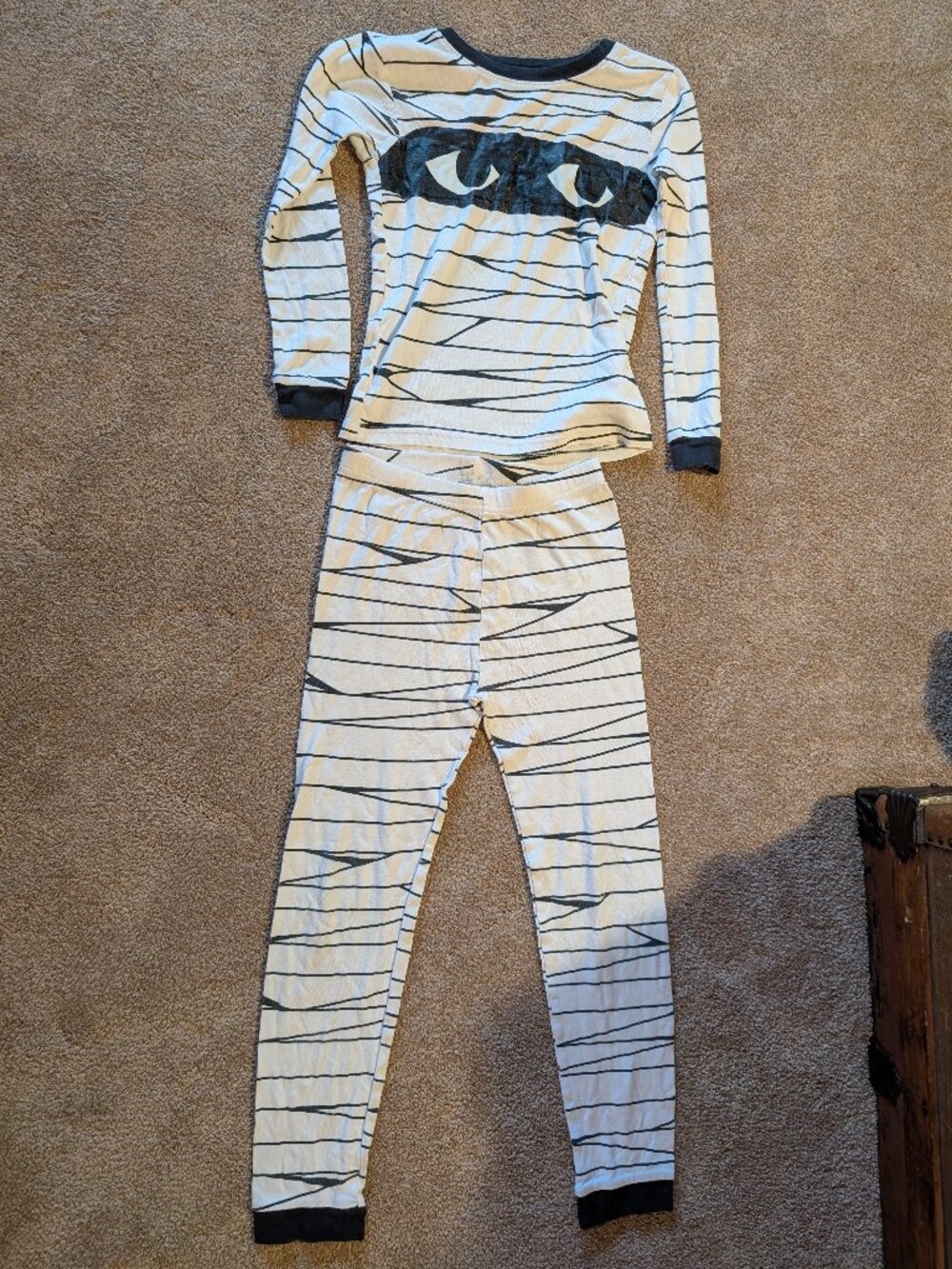 Mummy Halloween pajamas black white size 7